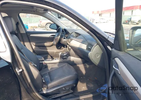 2015 BMW X1 xDrive28I z USA, uszkodzony, nr VIN WBAVL1C52FVY41708